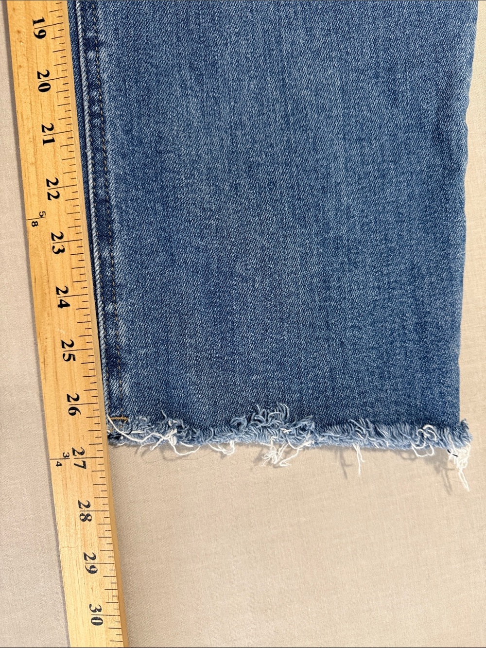 Kut from the Kloth Medium Blue Cropped Button-Fly Jeans. Size 16 - Picture 9 of 9
